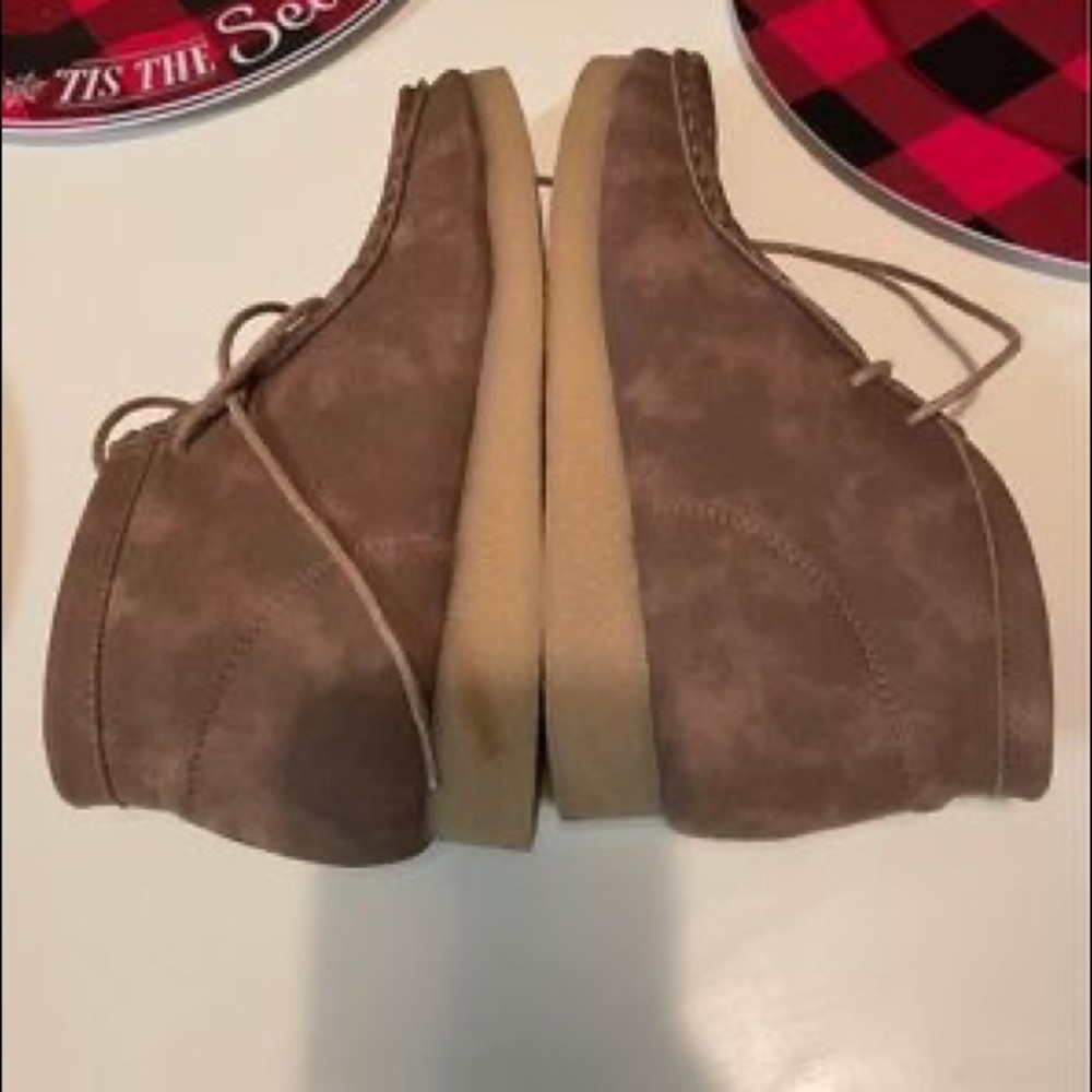 Off brand wallabees